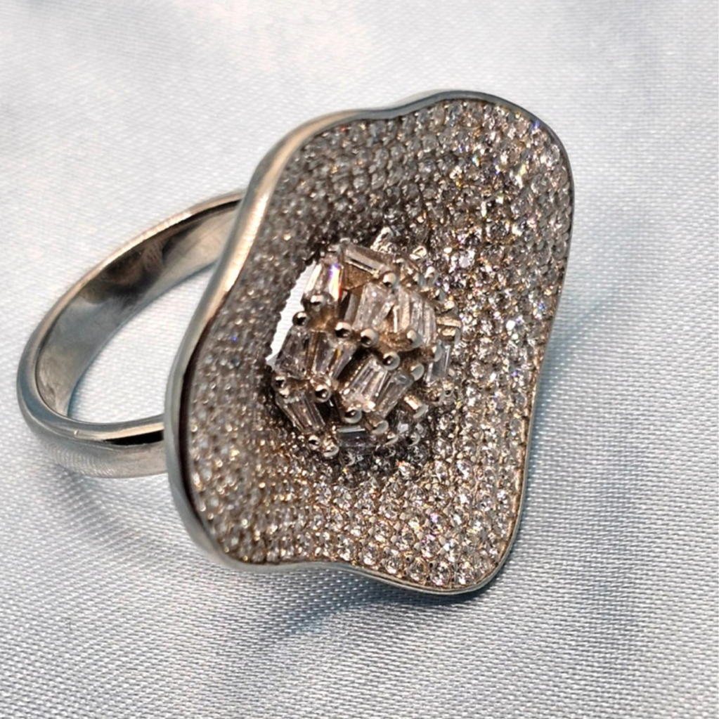 Shining stones Cocktail Ring