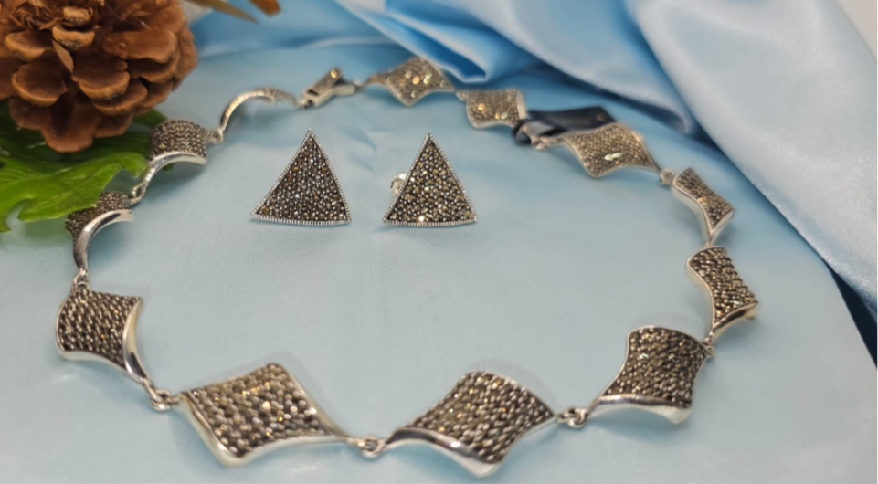 Silver Wavy Necklace Set