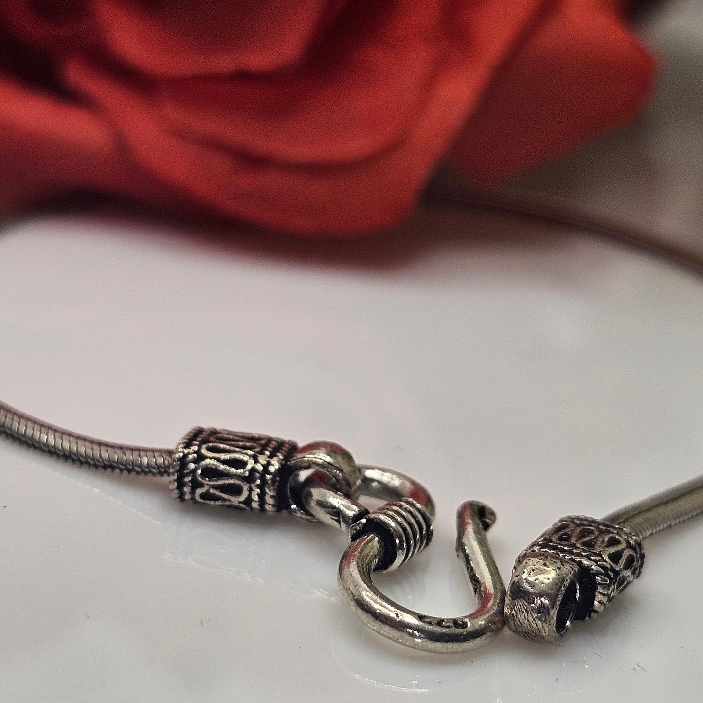 Sleek chain bracelet