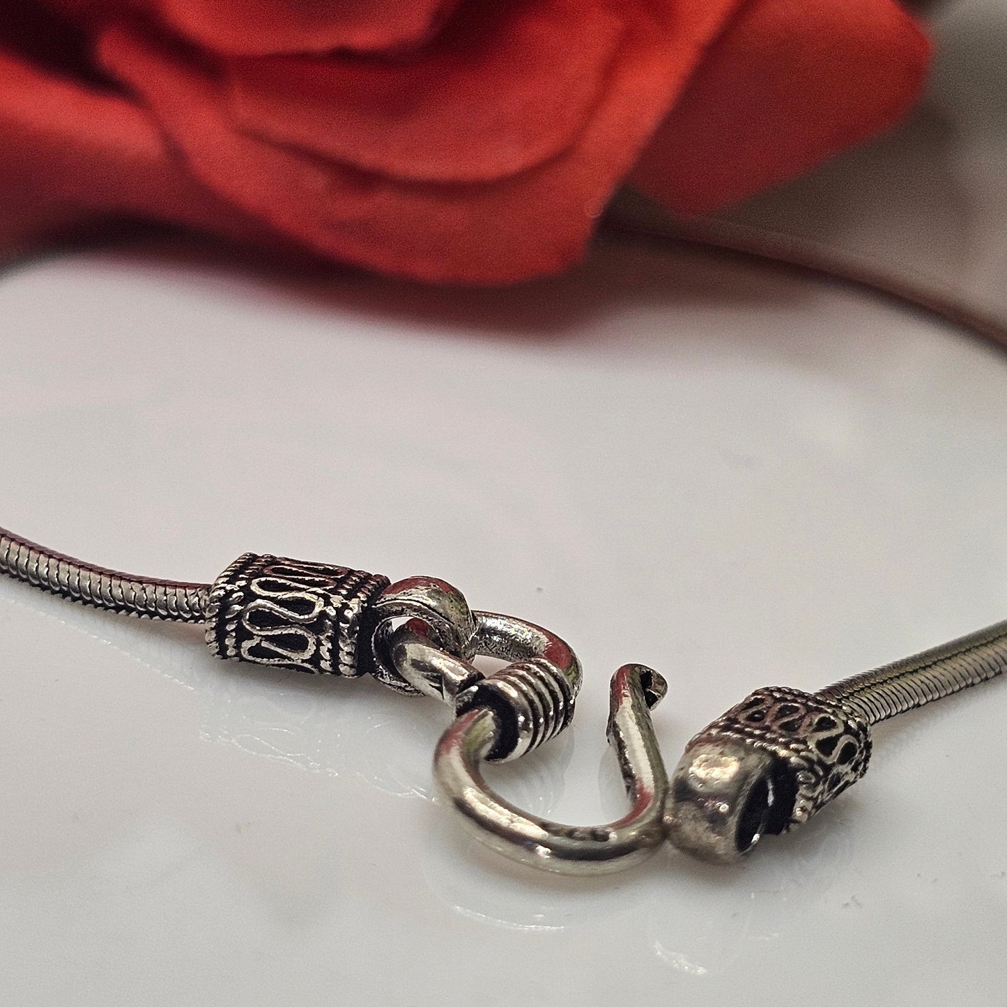Sleek chain bracelet