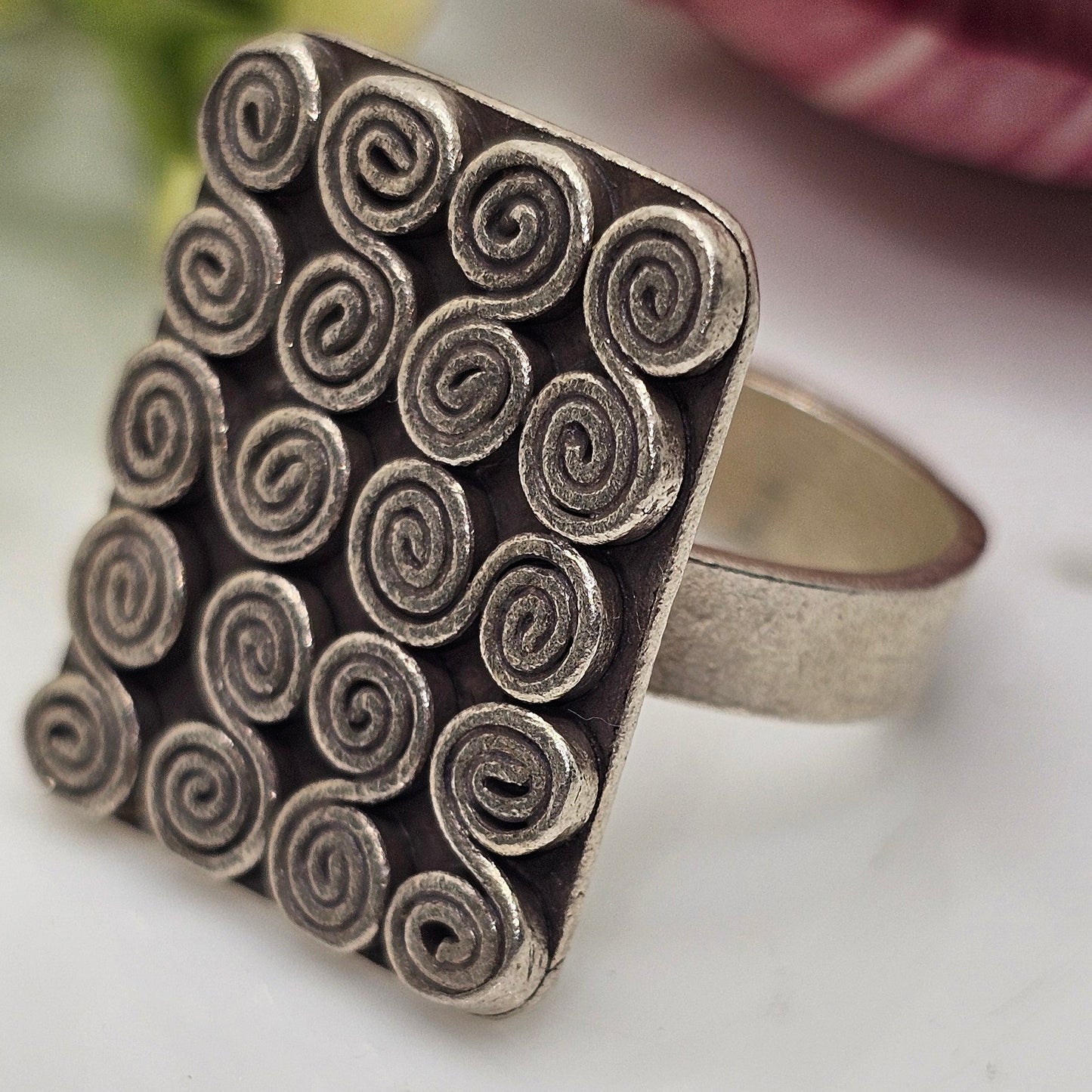 Spiral design ring