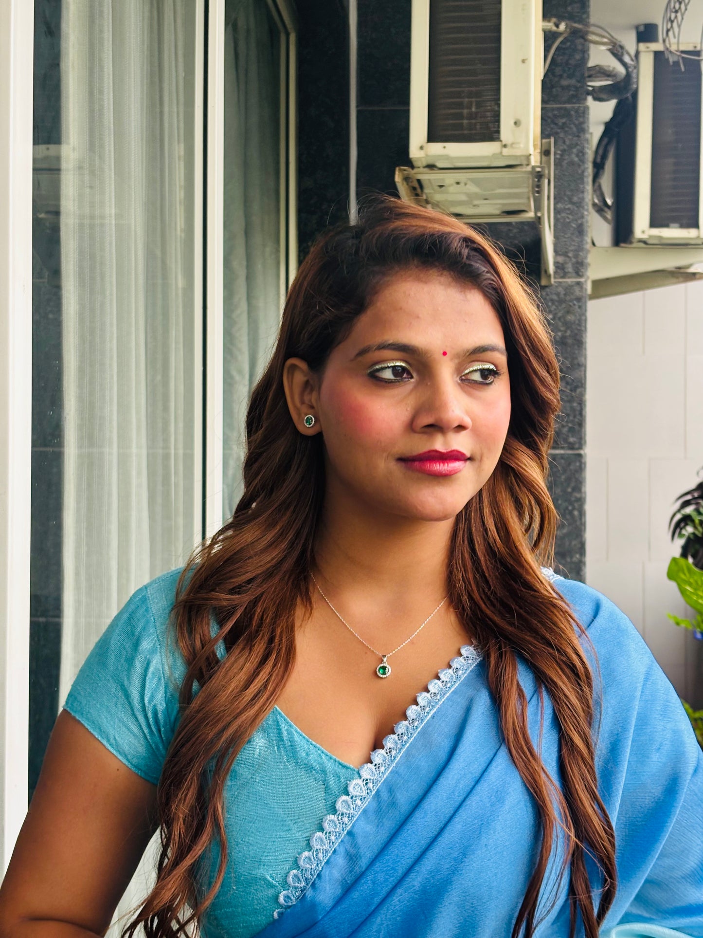 Circle green stone pendant set