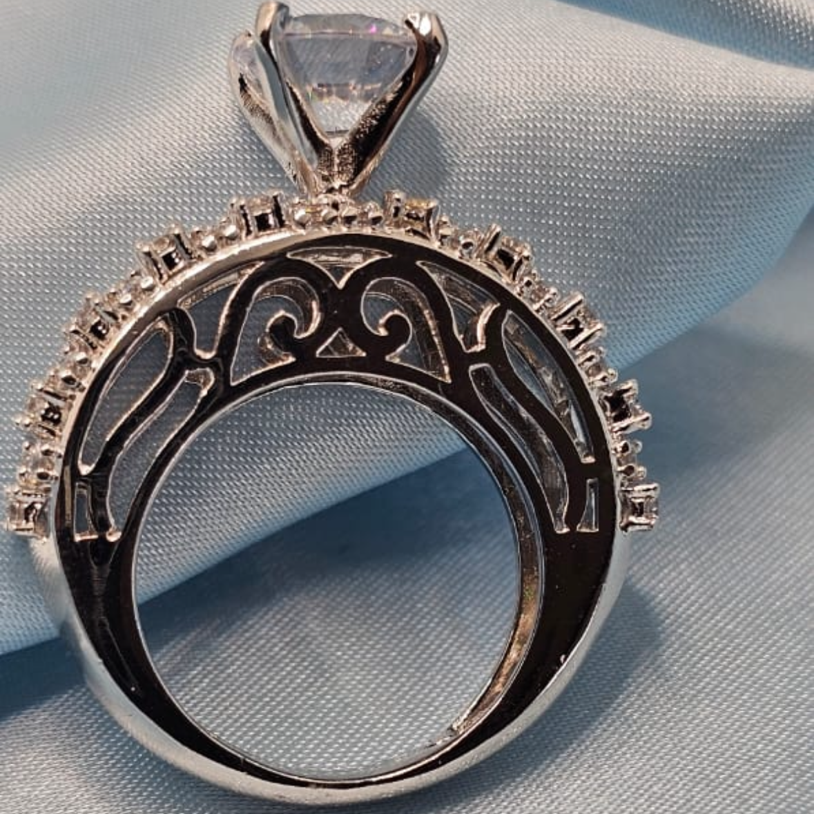 Big round solitsaire ring