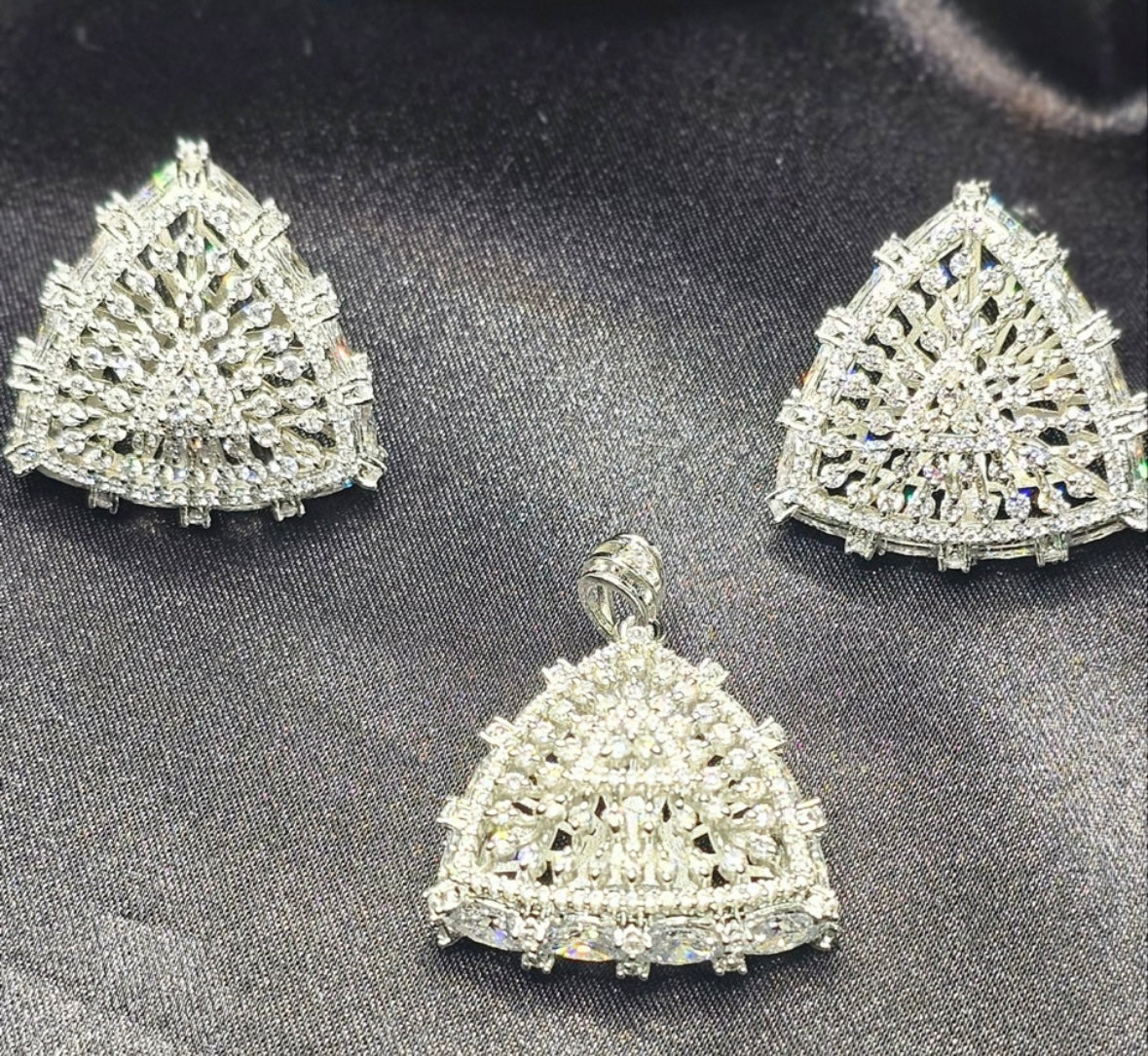 Triangle stones pendant set