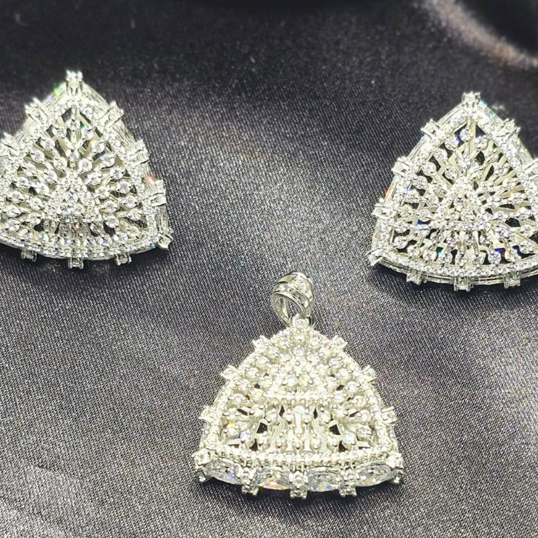 Triangle stones pendant set