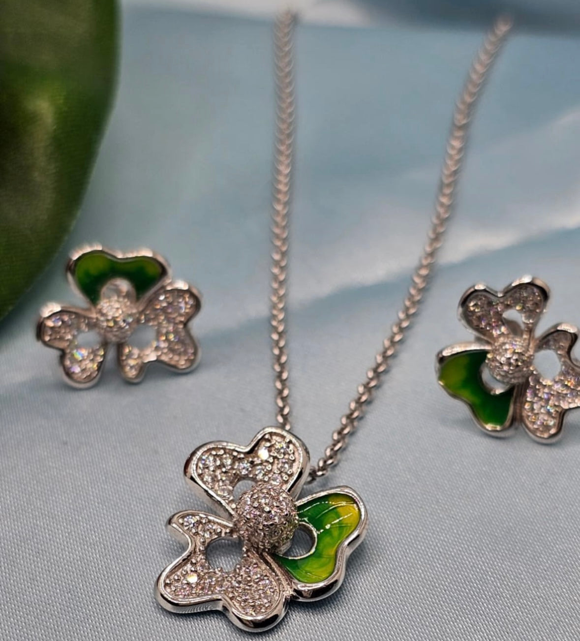 Enamel Clover Pendant Set