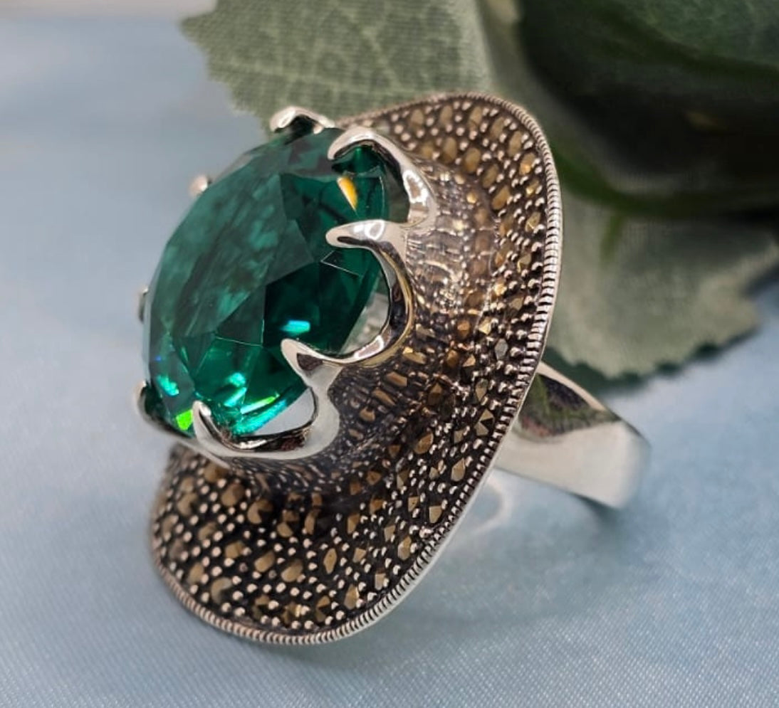 emerald dreamer green cocktail ring
