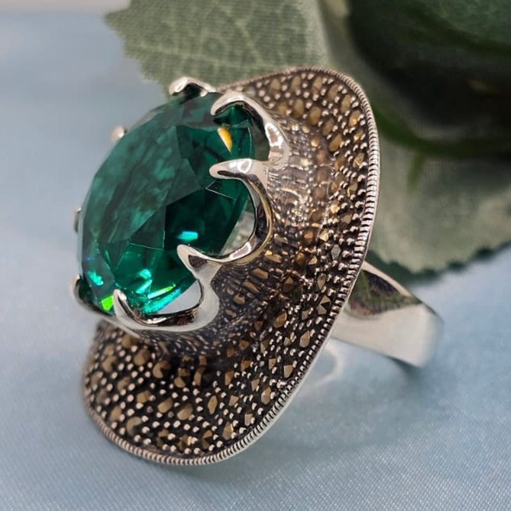 Emerald dreamer green cocktail ring