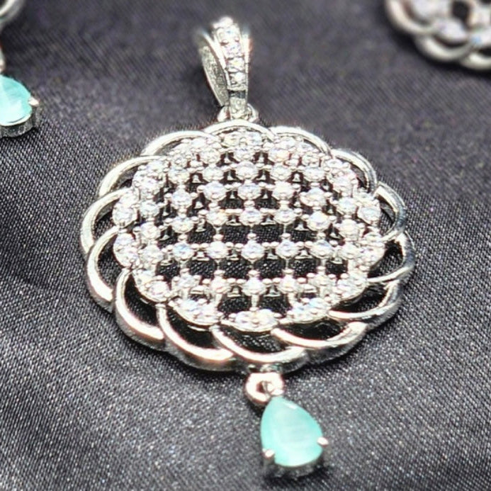 Net stones pendant set