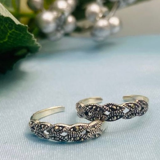 Floral vine toe ring