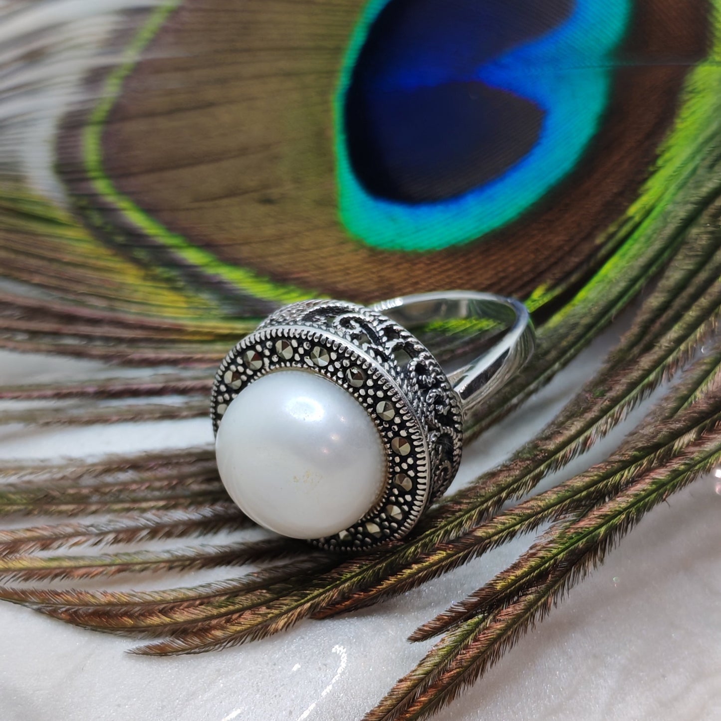 Pearl center ring