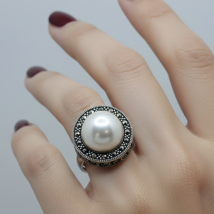 Pearl center ring