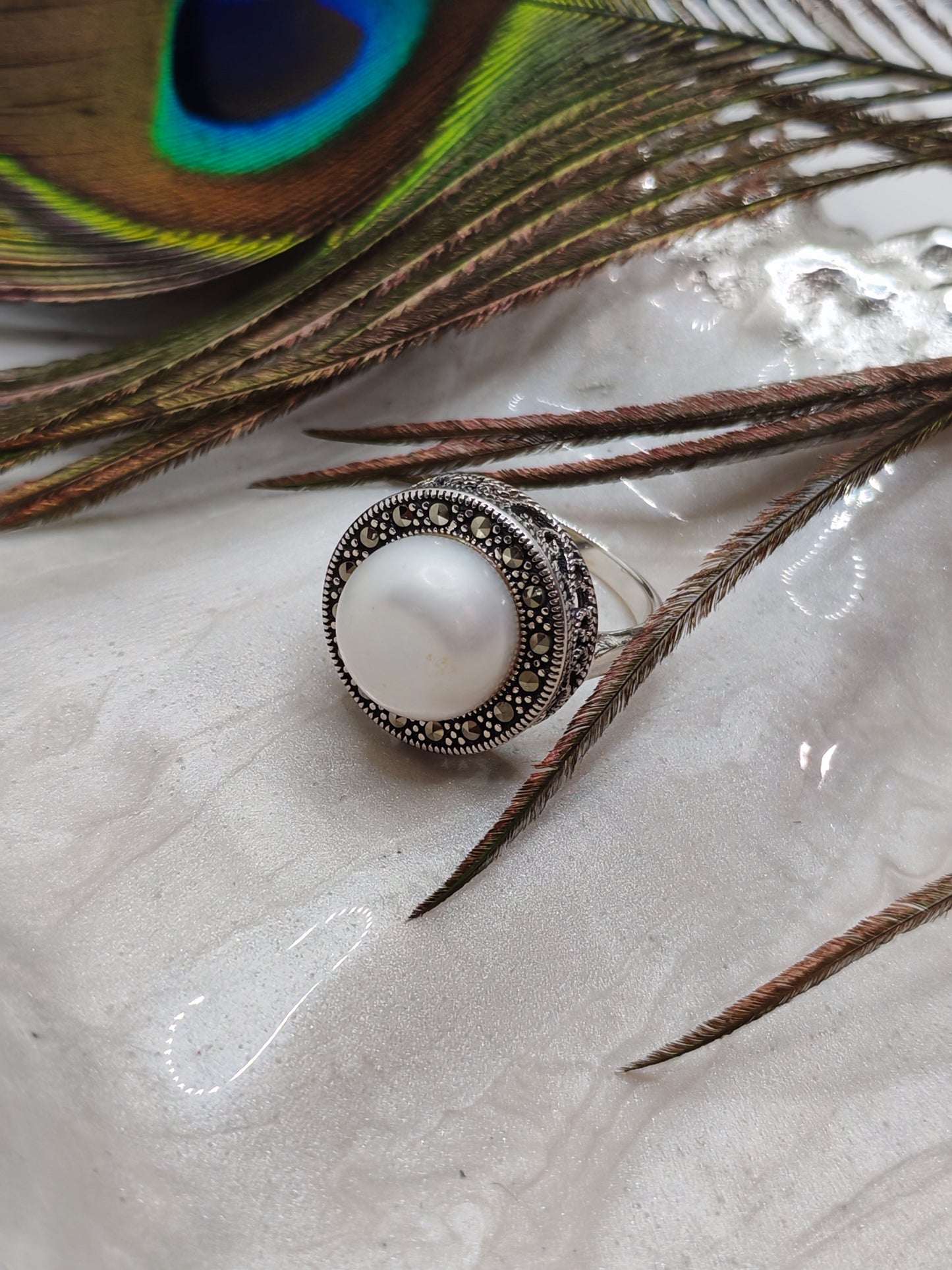 Pearl center ring