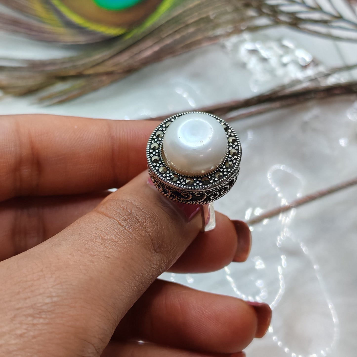 Pearl center ring