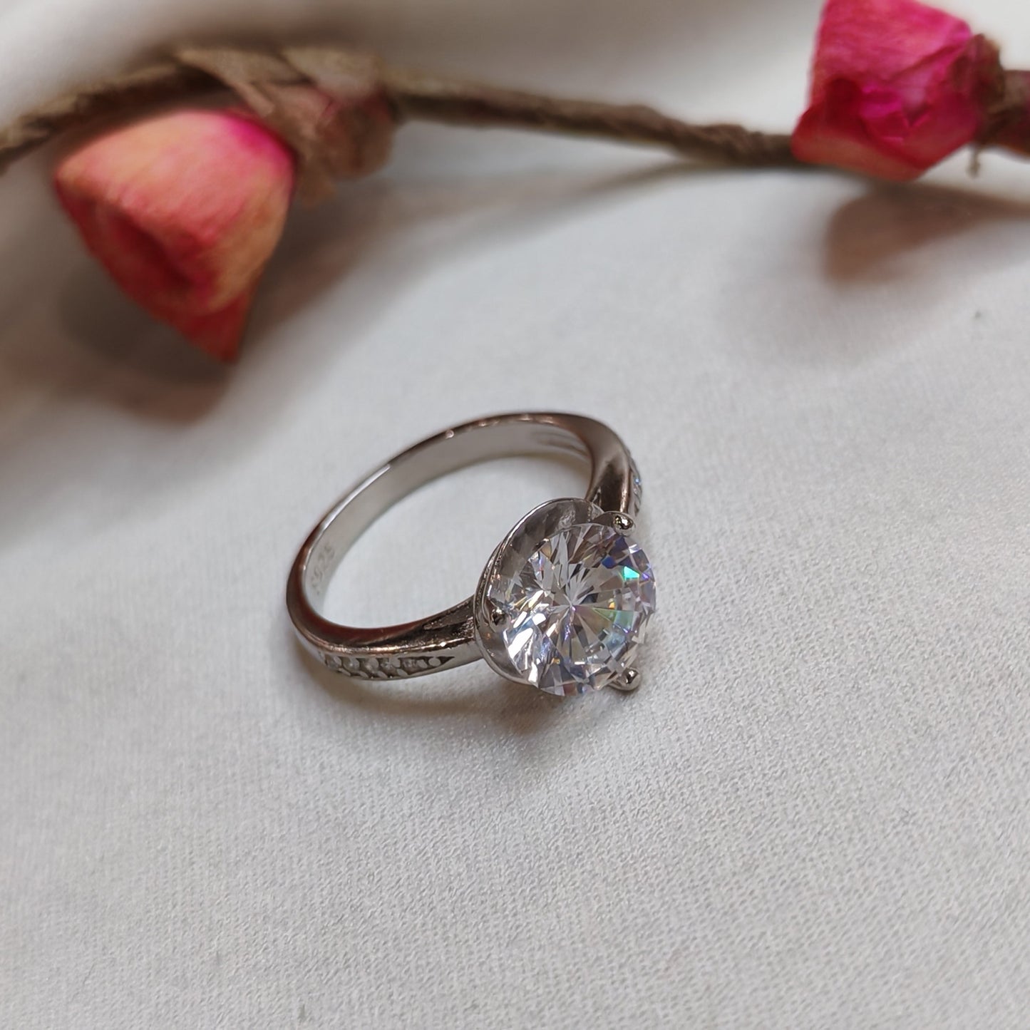 Single stone ring