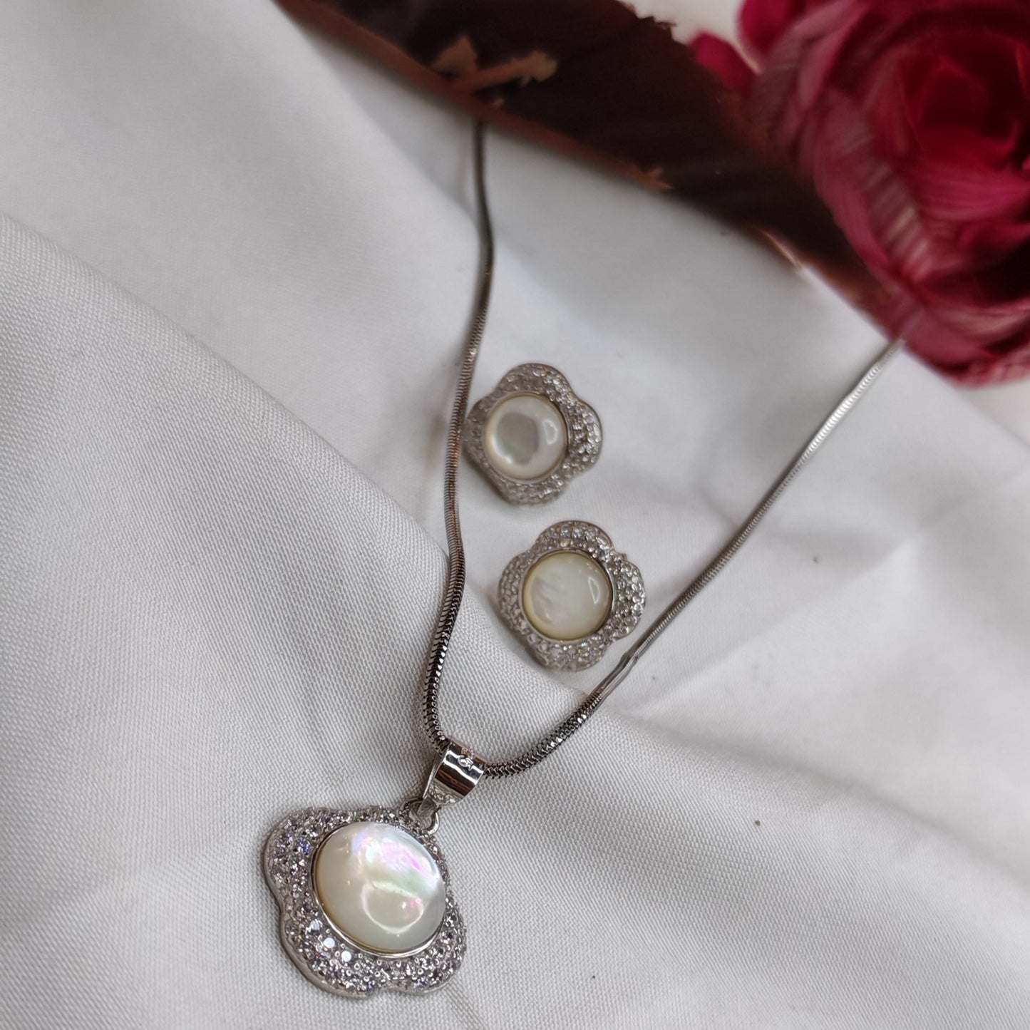 Flower pendant set