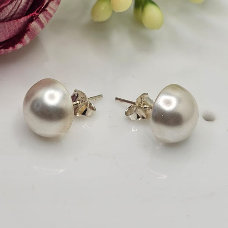 Pearl studs