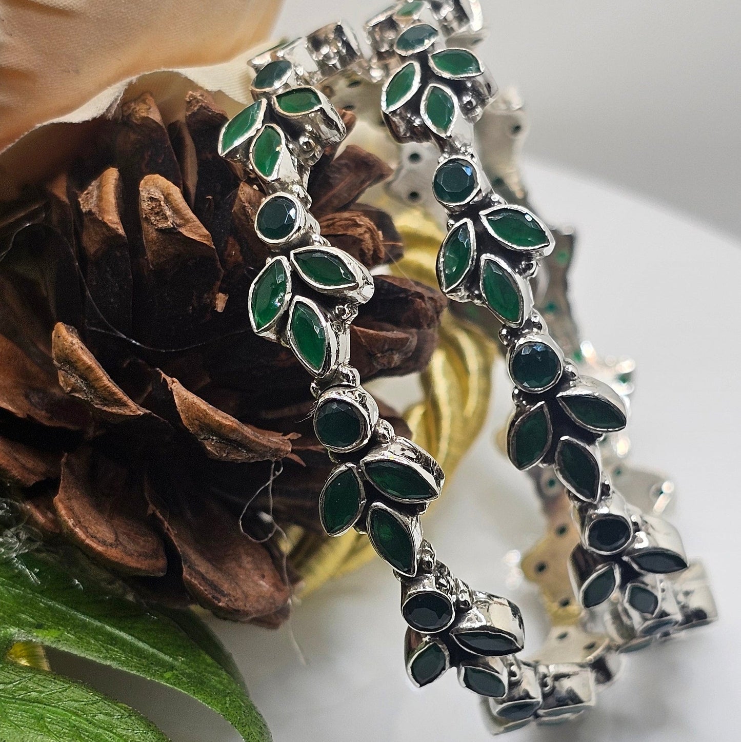 Green leaf bangle