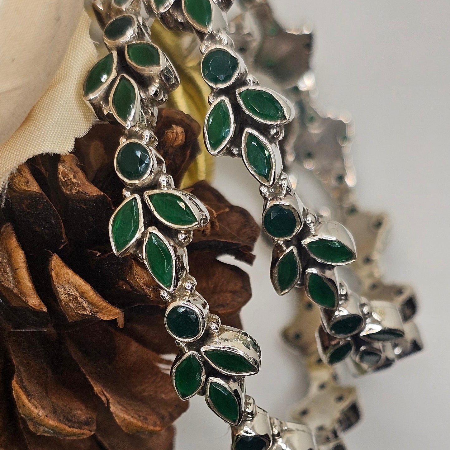Green leaf bangle