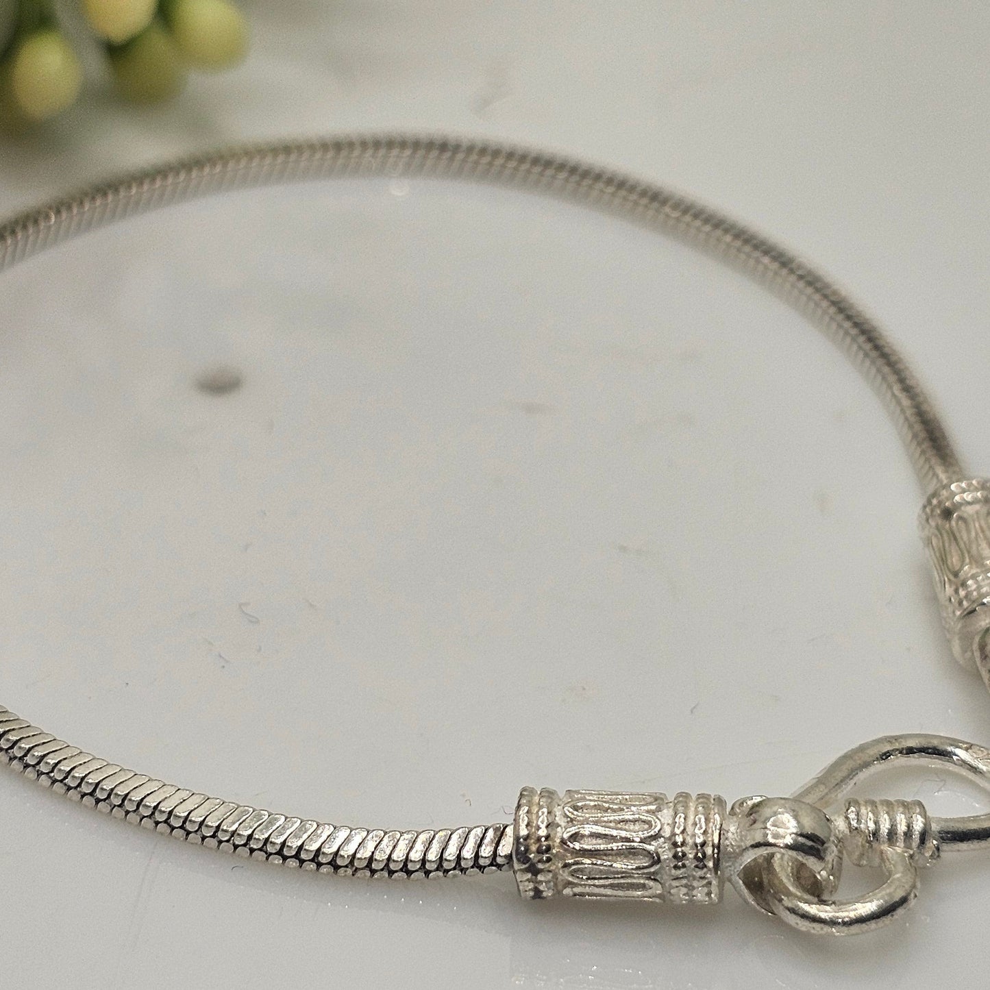 Silver sleek chain bracelet