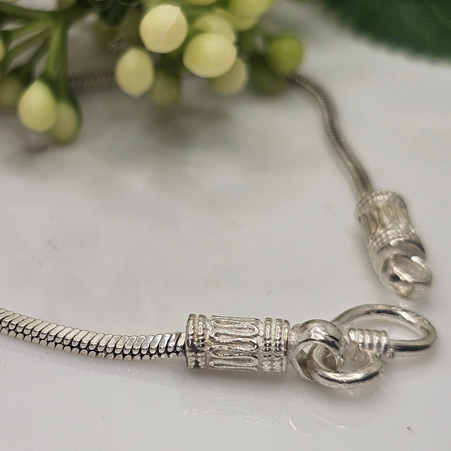 Silver sleek chain bracelet