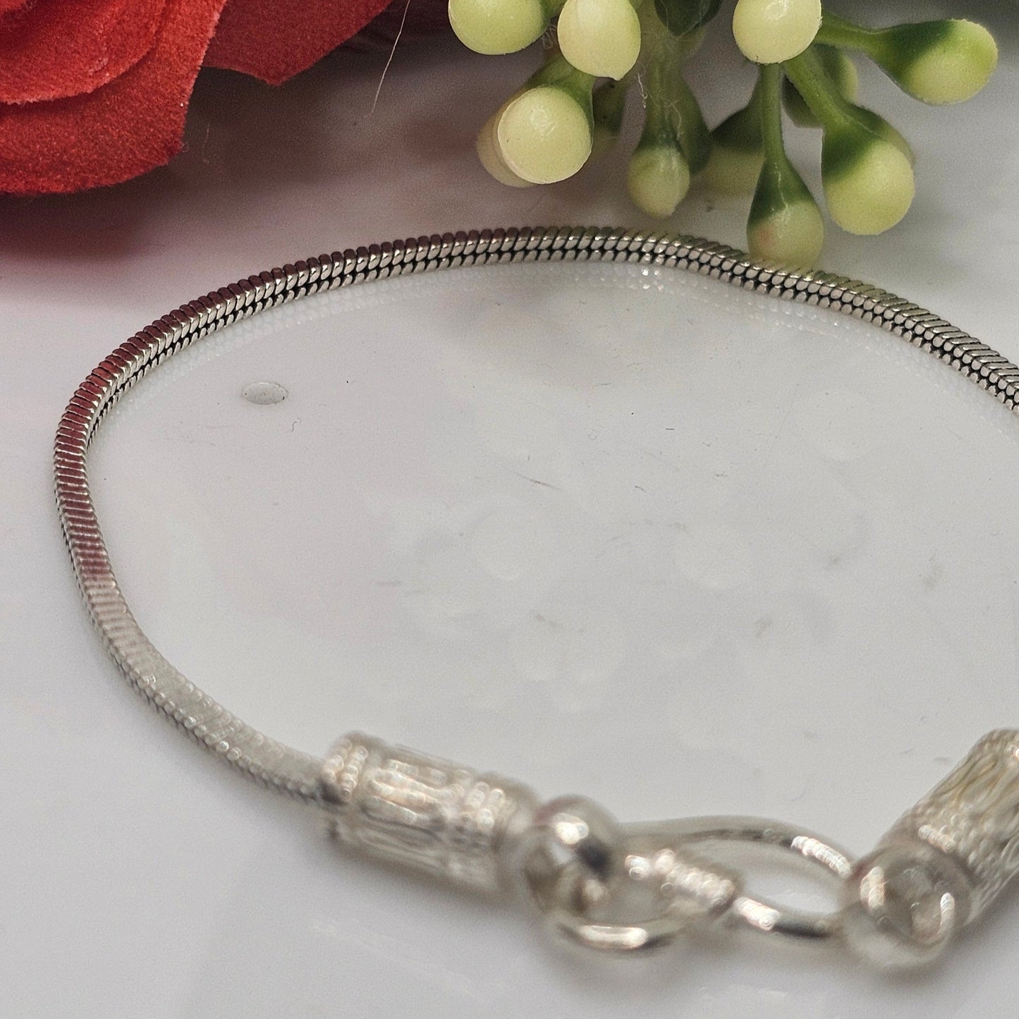 Silver sleek chain bracelet