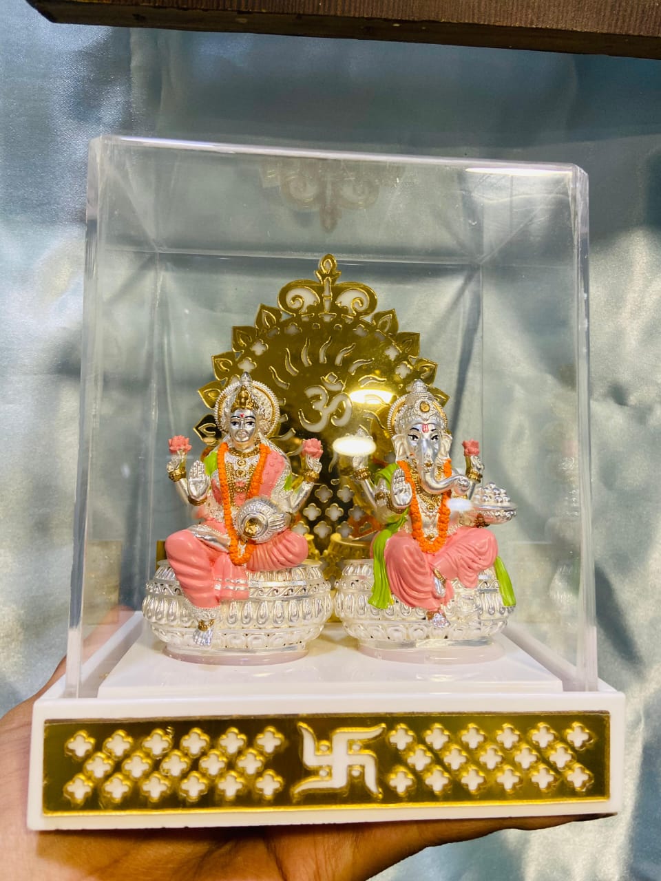 Silver Lakshmi Ganesh Idol with Acrylic Case – 92.5 Silver