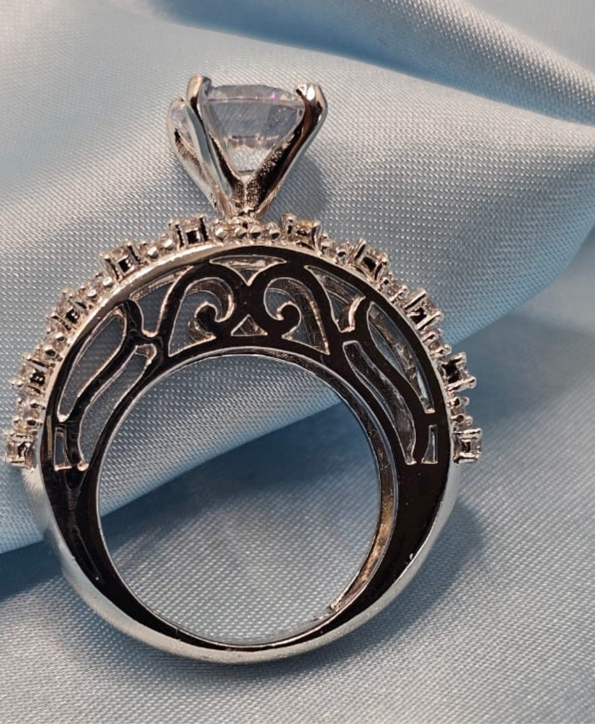 Big round solitsaire ring