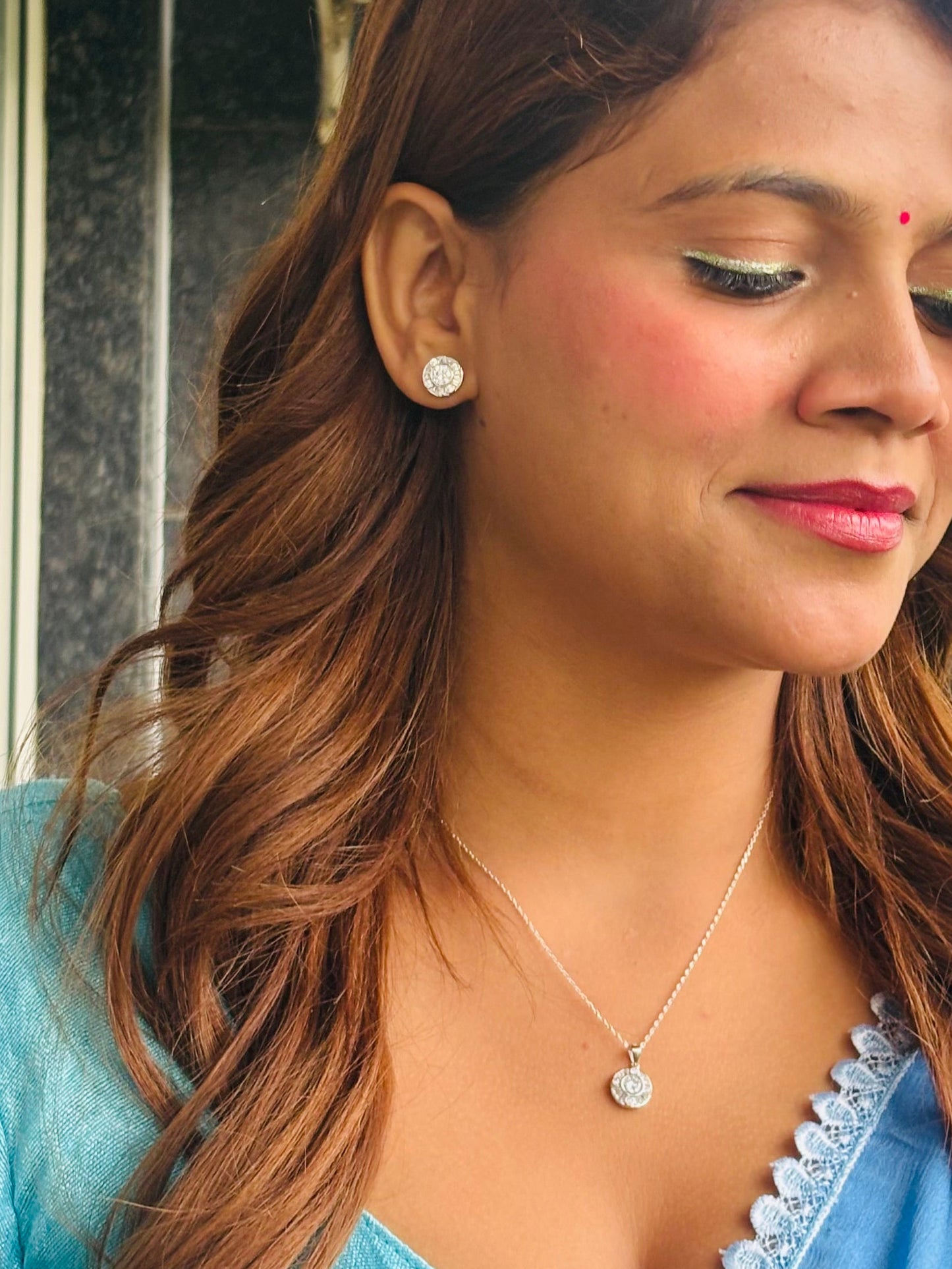 Circle stones pendant set