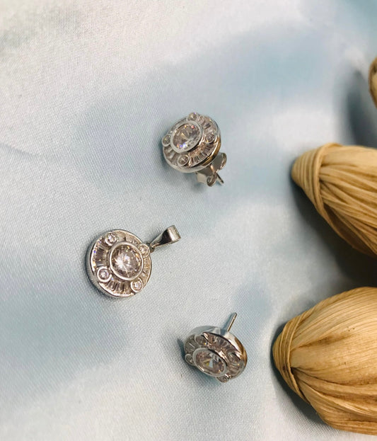 Circle stones pendant set