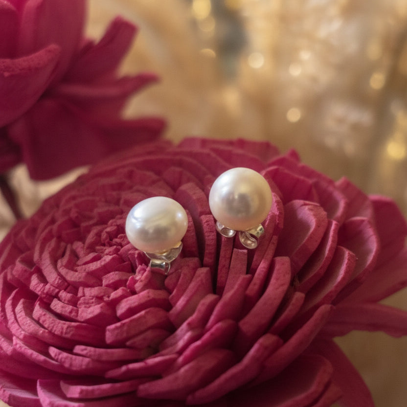 Natural small pearl earring