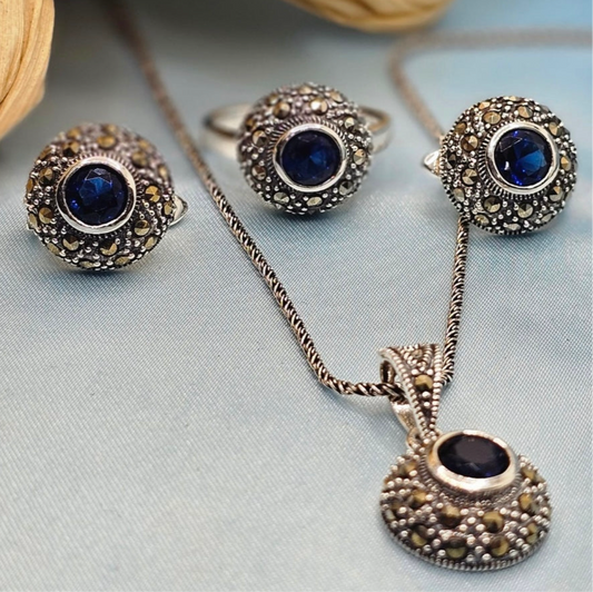 Elegant Silver pendent  Set with Blue Stone