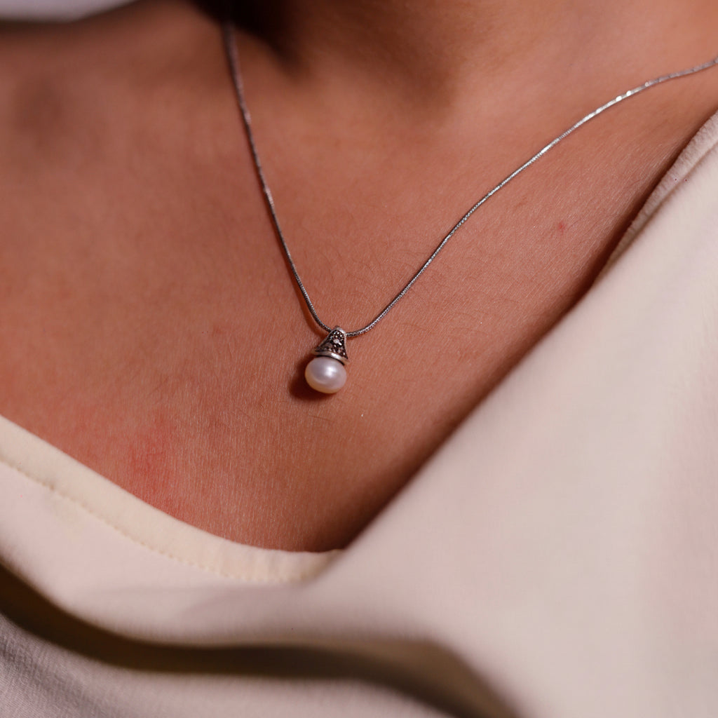 Pearl pendant set With chain