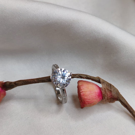 Single stone ring