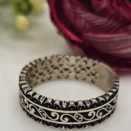 Carved ring band