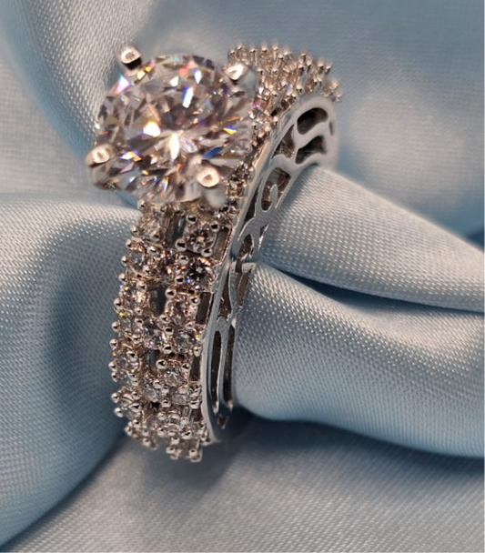 Big round solitsaire ring