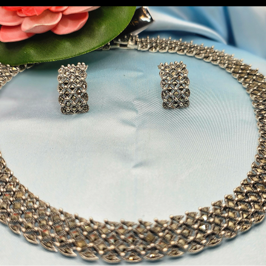 Sparkling Choker Necklace