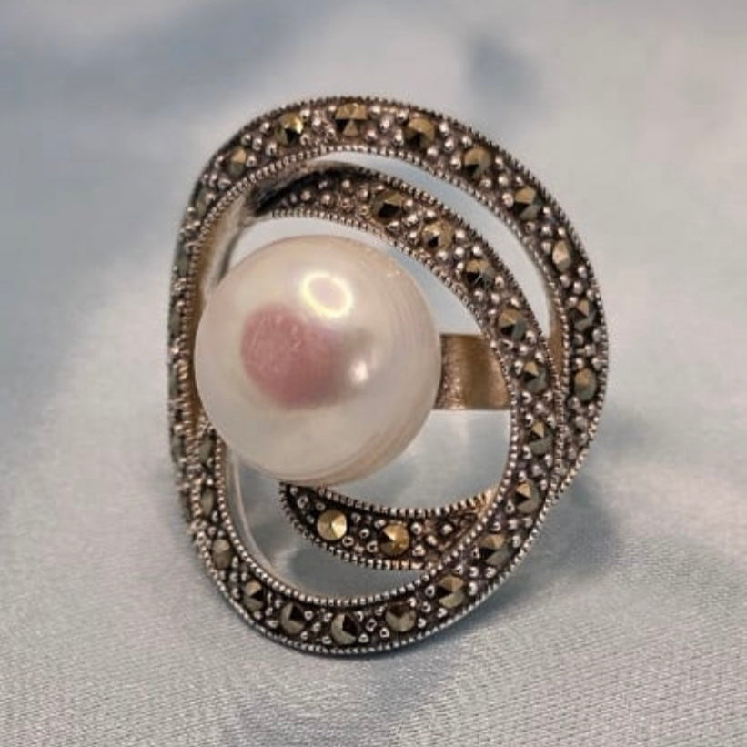 pearl centre piece ring