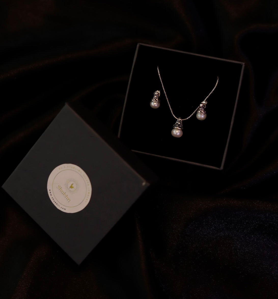 Pearl pendant set With chain