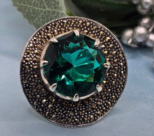 emerald dreamer green cocktail ring