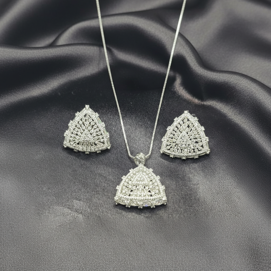 Triangle stones pendant set