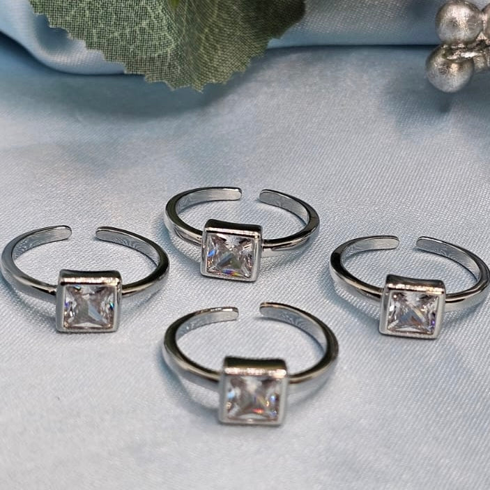 Square Silver stone toe ring