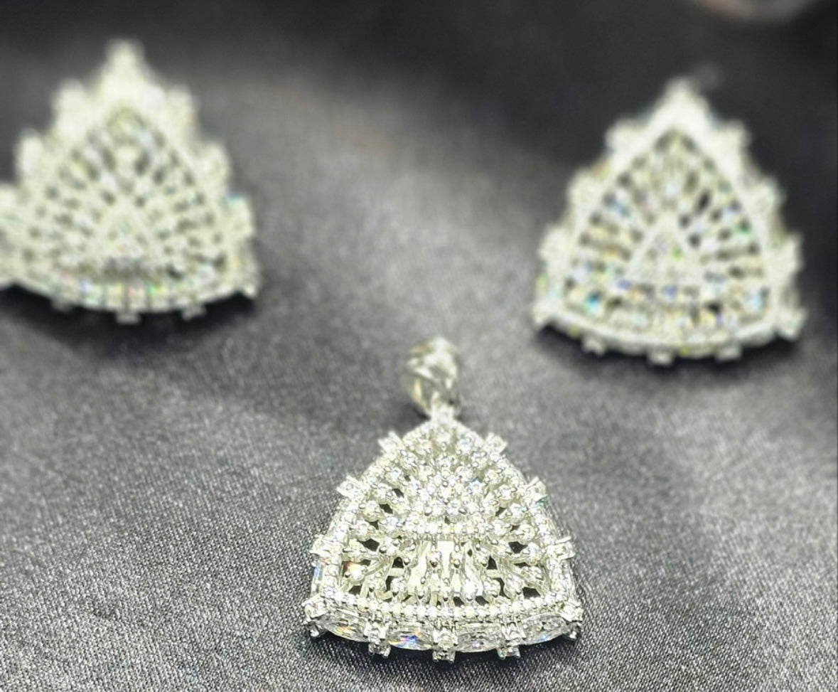 Triangle stones pendant set