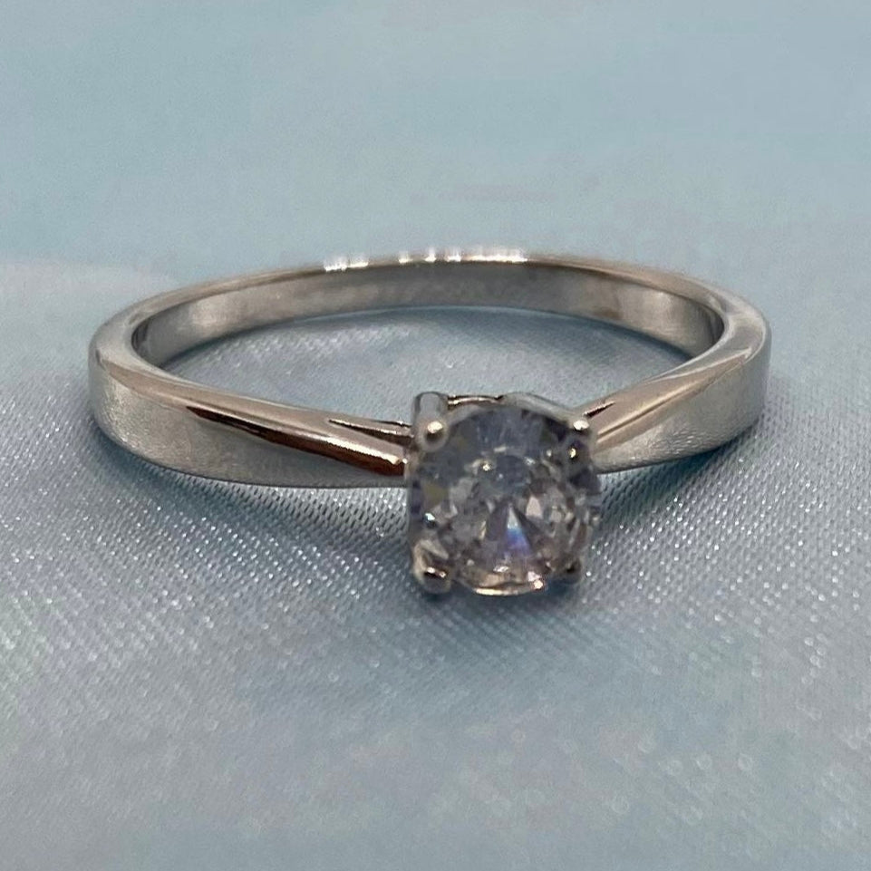 Classy single stone ring