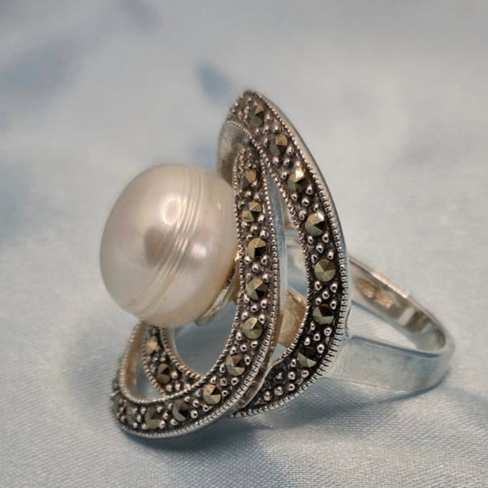 pearl centre piece ring