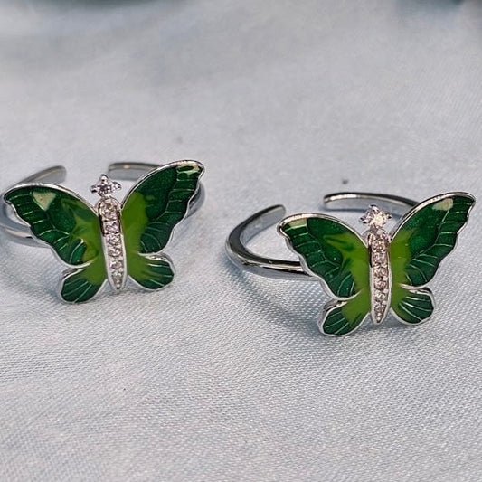 Green butterfly toe ring￼