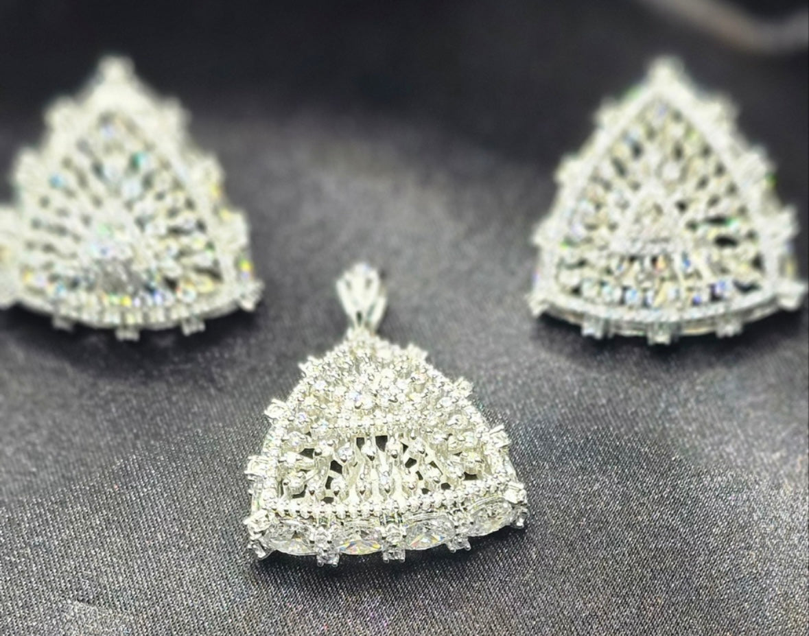 Triangle stones pendant set