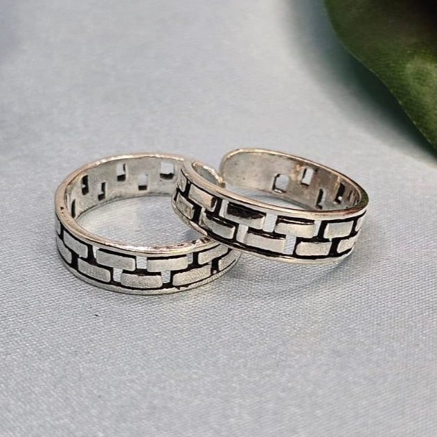Brick design toe ring￼