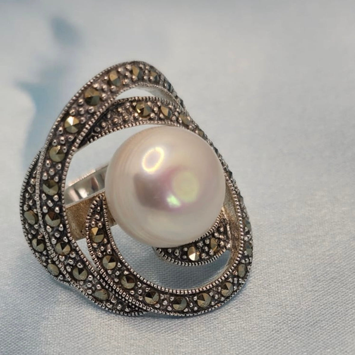 pearl centre piece ring