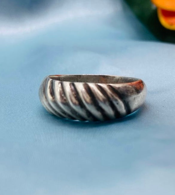 Textured  line ring